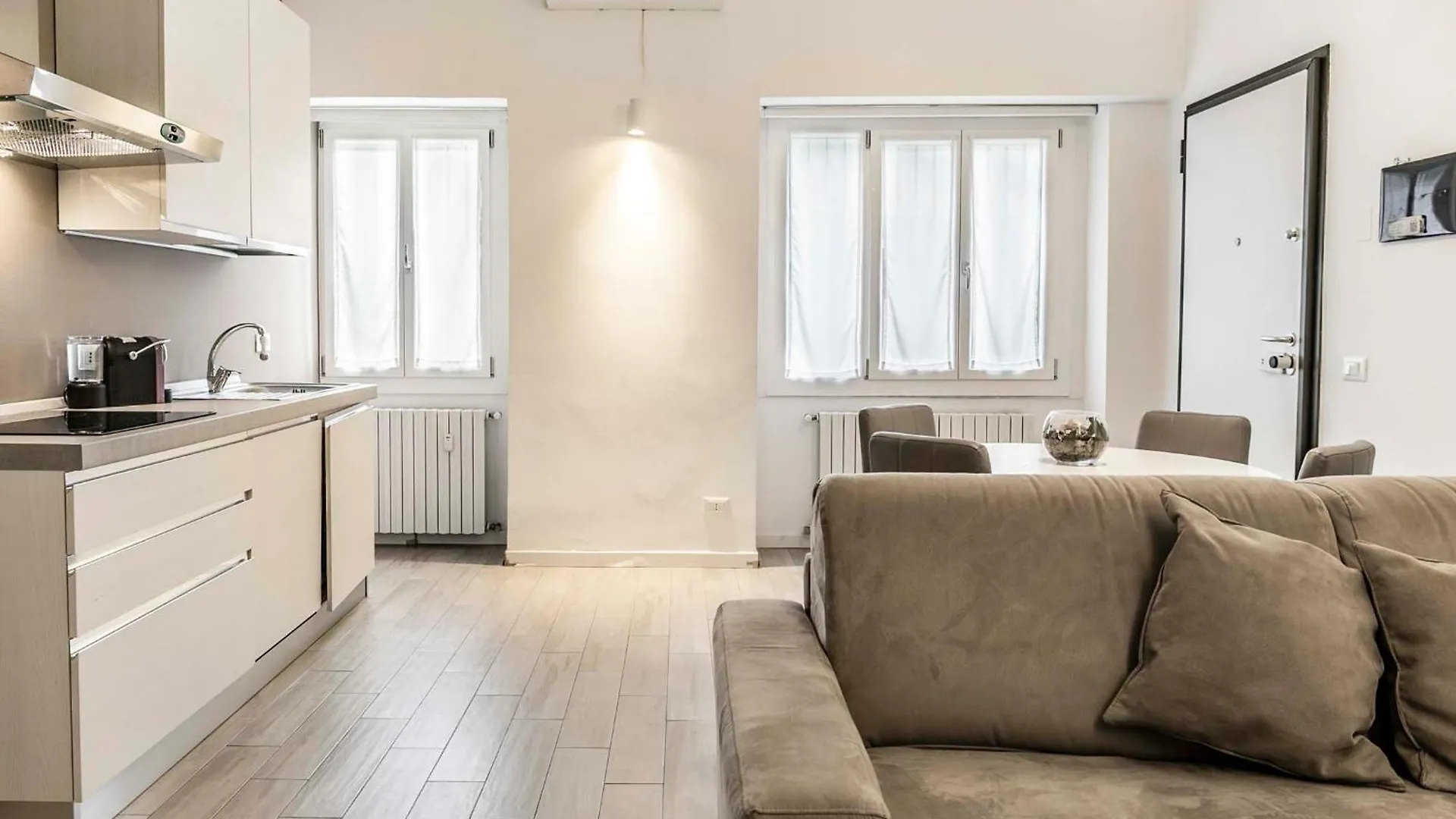 5Min Navigli- Duomo-Metro- Ac-Fashion District Apartment Milan