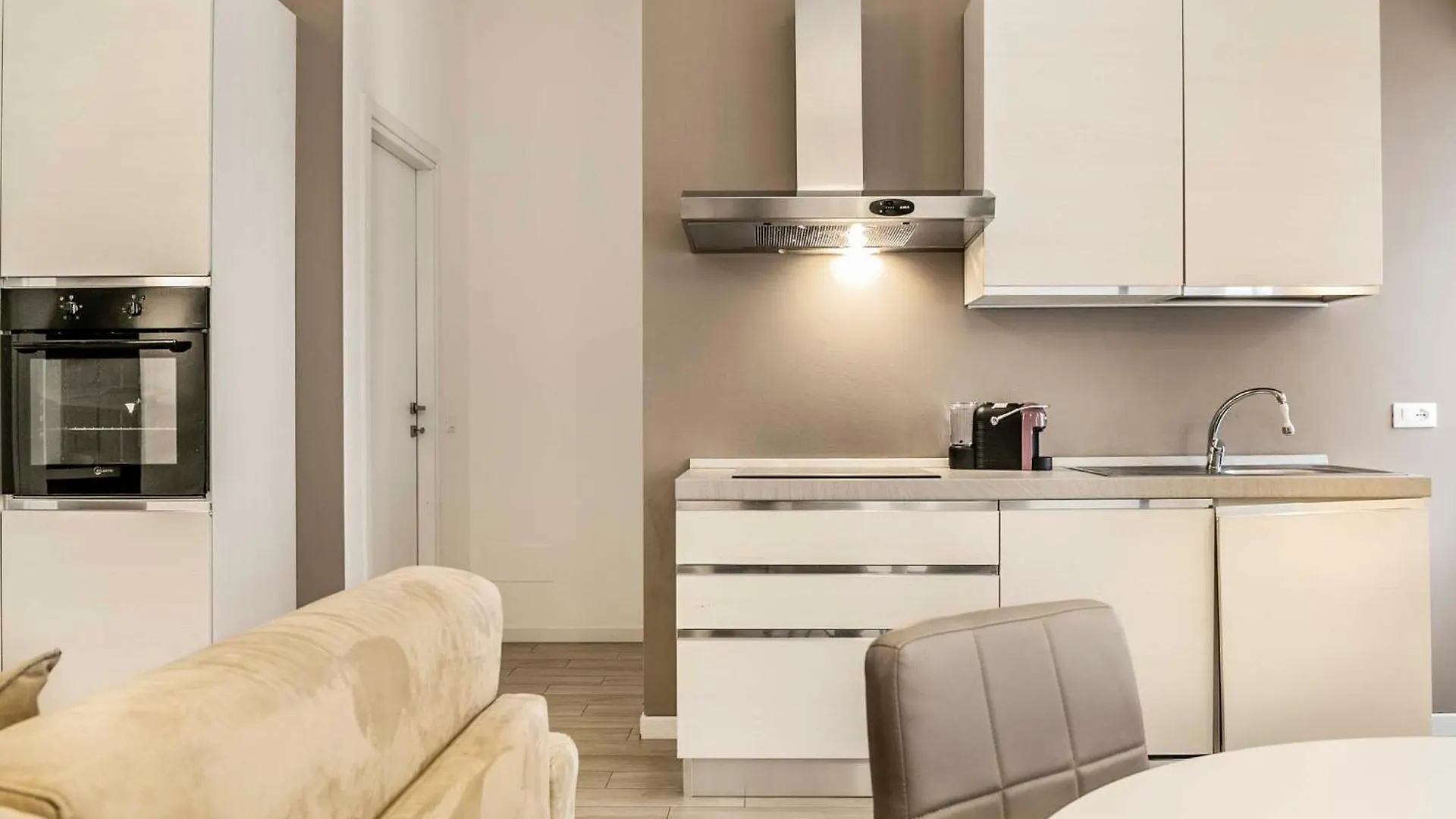 5Min Navigli- Duomo-Metro- Ac-Fashion District Apartment Milan