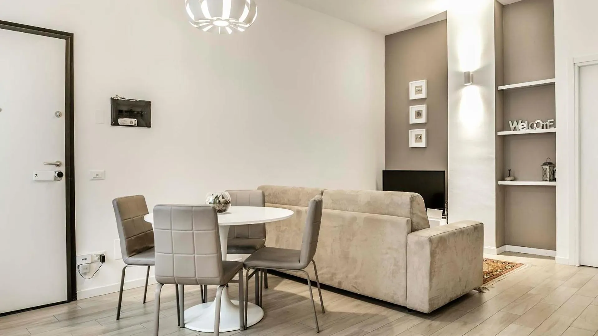 5Min Navigli- Duomo-Metro- Ac-Fashion District Apartment Milan